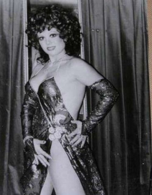 1944 Kıbrıs Lefkoşa doğumlu olan Feri Cansel kariyerinin en parlak dönemini 1974 ile 78 arasında yaşadı. Türkiye'ye geldikten sonra, daha kolay iş bulabilmek için bir apartman görevlisi ile bir formalite evliliği yaptı.