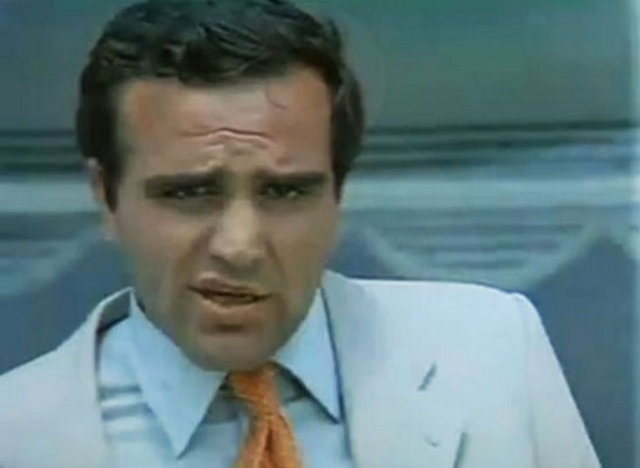 21 yıl önce 14 Ocak 1992'de Taksim Parkı'nda sabah temizliği yapan çöpçüler, bir bankın üzerinde donarak ölmüş dev bir adamın cesedini buldular.