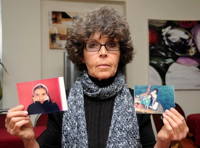 Baba Avustralya'ya dönmüştü. İlkokulu bitirince kızımı gelip almasını, Avustralya'da ona iyi bir gelecek sağlamasını istemiştim. Kızım okulunu bitirince babası Avustralya'dan geldi, Hümeyra'yı aldı. Baba-kız Avustralya'ya döndü.