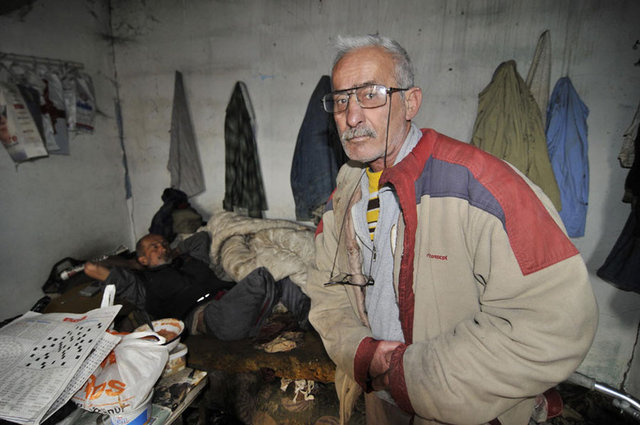 Bir dönem ünlü şarkıcılarla birlikte sahneye çıkan perküsyon sanatçısı 61 yaşındaki Mehmet İdiç'in yaşamı Mersin'de drama dönüştü.