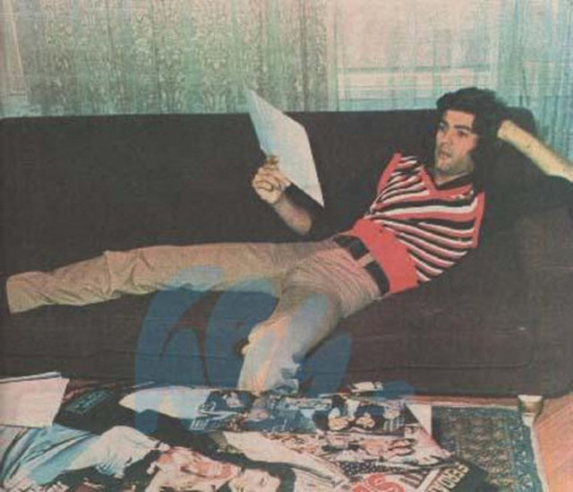 Ama 1976 yılında geçirdiği trafik kazası onun için sonun başlangıcı oldu. Geçirdiği trafik kazasından sonra sağ el bileğinin sinirleri kesildi. 1953 doğumlu Engin bu olay olduğunda henüz 23 yaşındaydı. Yaşadıklarını kaldıramadı. Hayata küstü ve alkole sığındı. Bir kaç yıl sonra hayatında bazı şeyler yoluna girer gibi oldu. 30 yaşına geldiğinde İstanbul'un tanınmış ailelerinden birinin kızı olan Asiye Gençağaoğlu ile nişanlandı. Güzellik salonu işletmeye başladı.