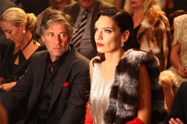 Ünel, son olarak Nil Karaibrahimgil'in He Man klibinde rol almıştı.