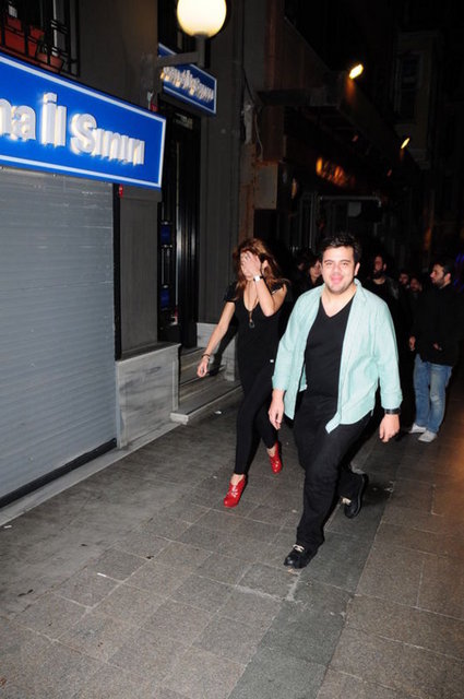 Yetenek sizsiniz Eser Bey! Oğuzhan Koç ve İbrahim Büyükak'la birlikte sundukları 3 Adam programıyla büyük beğeni toplayan Eser Yenenler, yeni bir aşka yelken açtı.