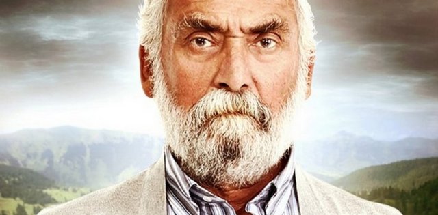 Enver Avcıoğlu (Bayazıt Gülercan) -  - Eşi Melahat gibi tam bir eski toprak Karadeniz erkeği olan Enver, 70 yaşında. Çevresi tarafından sevilip sayılan, sözü dinlenen bir adam...