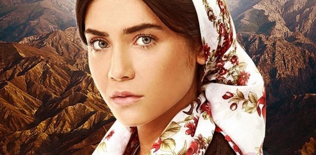 Buke (Fulya Zenginer) -  - Babası Davut ve amcasının oğlu Şiyar ile beraber doğudan Hopa'ya çay toplamak için gelmiş mevsimlik işçi Buke, 24 yaşında ve çok güzel bir kız...