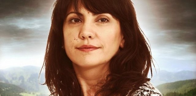 Fehime (Özlem Başkaya) -  - İlk çocuğu Orhan'a hamileyken, ortadan kaybolan babanın ardından Resul tarafından Yaşar ile evlendirilen Fehime 40 yaşında ve üç çocuk annesi...