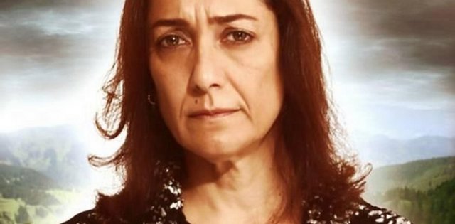 Meryem (Serpil Gül) -  - Yıllar önce geçirdiği bir kaza sonrasında kendini dış dünyaya kapatan Meryem, Melahat'in kardeşi, Şahin'in ilk karısı. Hiç kimseyle konuşmayan ve çevresinde olup biten hiçbir şeye tepki vermeyen Meryem hala Şahin'in villasında yaşıyor... -