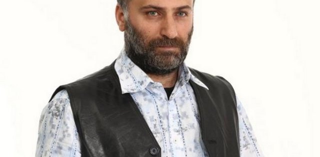 Yaşar Şeker (Mehmet Polat) -  - Karısı Fehime ile arası iyi olmayan Yaşar'ın Birgül ve Resul adında iki çocuğu var. Resul'ün evinde yaşayan Yaşar, aynı zamanda onun minibüsünde şoförlük yapıyor. Fırsatçı ve çıkarcı bir yapısı olduğundan çevresine güven vermeyen bir tip...