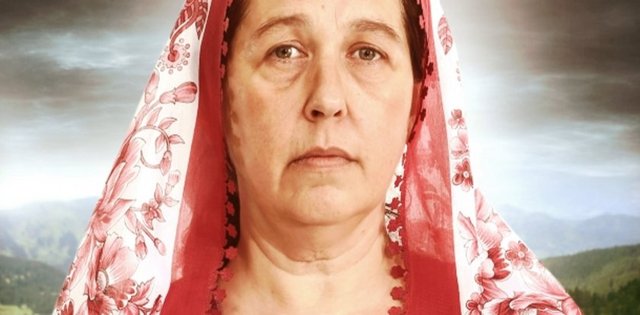 Hacer Kılıçoğlu (Yasemen Heper Büyükağaoğlu) -  - Resul'ün 58 yaşındaki karısı Hacer, Resul'ün bencilliğinden ve baskılarından bıkıp usanmış, ancak çocukları için katlanamayacağı hiçbir şey yok şu hayatta...