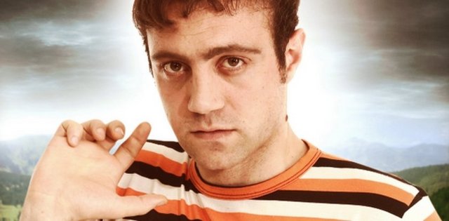 Orhan Şeker (Ahmet Varlı) -  - O daha anne karnındayken, onları bırakıp giden gerçek babasını hiç tanımayan Fehime'nin oğlu Orhan, üvey babası Yaşar ile hiç anlaşamaz. Erken doğduğu için fiziksel bir engeli ve zeka geriliği olan Orhan, son derece iyi niyetli ve kimi zaman oldukça aklıbaşında laftlar edebilecek bir çocuk...