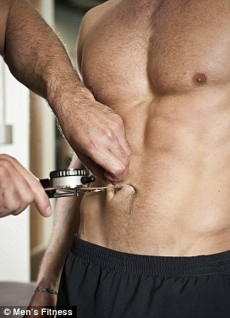 Warner kahvaltıda yumurta ve salam, ardından cıktığında bir avuç kuruyemiş yedi.