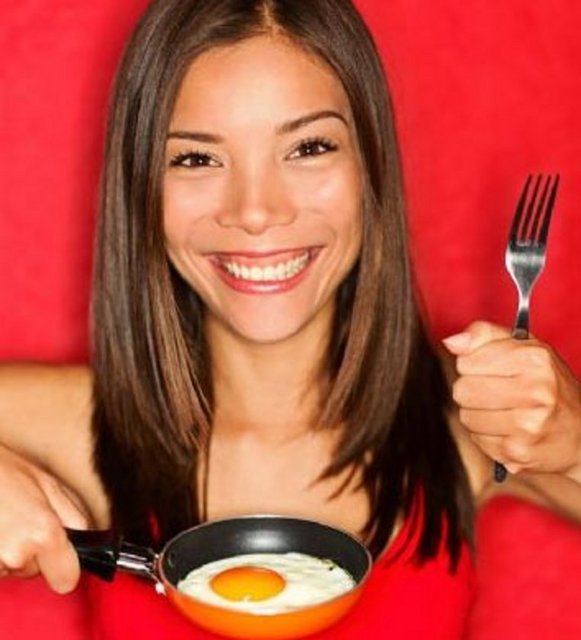 Yumurta: Diyetlerde çoğunlukla tok tuttuğu için tercih edilen yumurta da yağın çözülmesini sağlayıp aynı zamanda metabolizmayı hızlandırıyor.