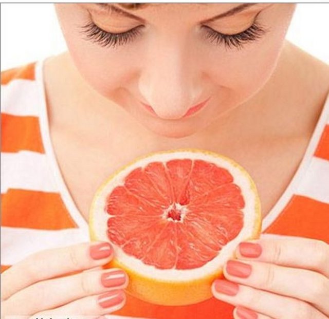 Turunçgiller: Portakal, limon, greyfurt gibi C vitamini yüksek besinler yağın daha hızlı çözülmesini ve dışarıya daha kolay atılmasını sağlıyor.