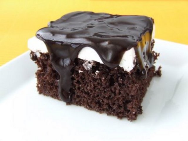 Kek ve pastalar fındık cevizli yapılabilir.