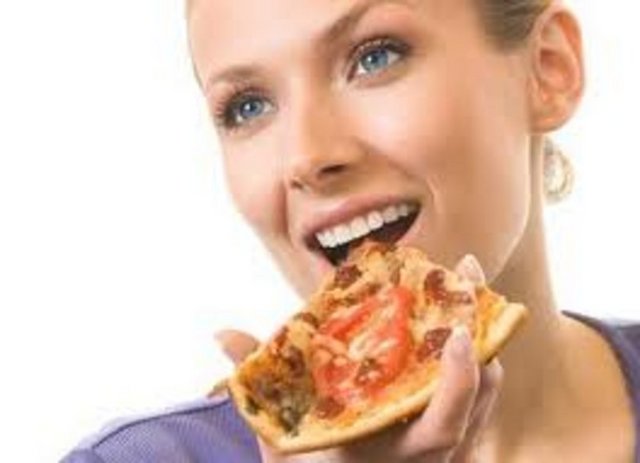 Yemekle beraber alınan içecek hızlı doyuma sebep olur.