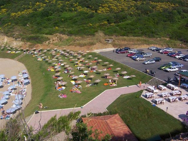 Dalia Beach Club: Yöresel kahvaltılarıyla ünlü. Ayrıca denizin yanında sörf, deniz bisikleti ve trekking yapmak  isteyenler için çok güzel bir gün sunuyor.  - Haftasonu giriş  - 30 TL