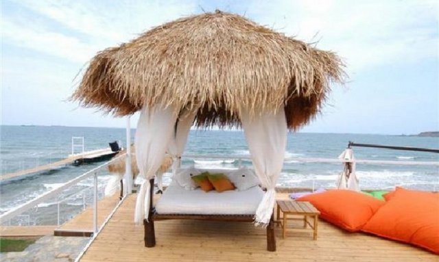 Solar Beach Urban Style:Gündüz deniz ve plaj, gece ise çoğunlukla konserler var. - Haftasonu giriş 40 TL