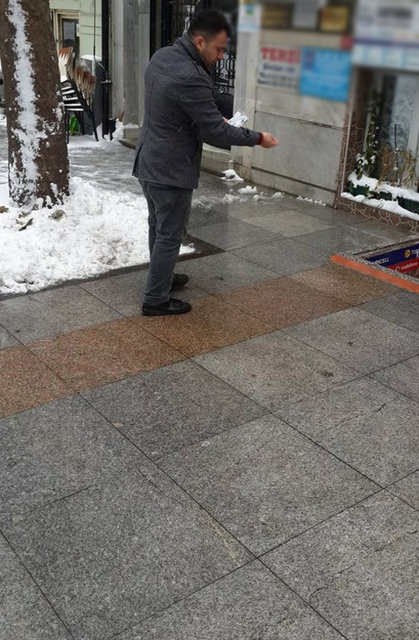 İstanbul'da dün sabah saatlerinden itibaren başlayan kar yağışı hayatı olumsuz yönde etkiledi.