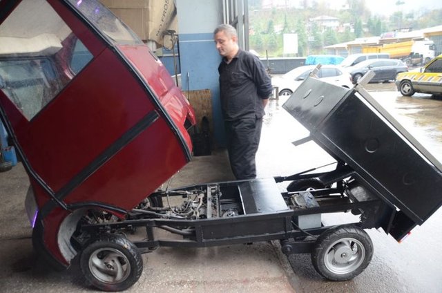 Sanayide aracıyla gezen Erol, AA muhabirine yaptığı açıklamada, "Emek" adını verdiği mini kamyonetinin 450 kilogram ağırlığında olduğunu söyledi.