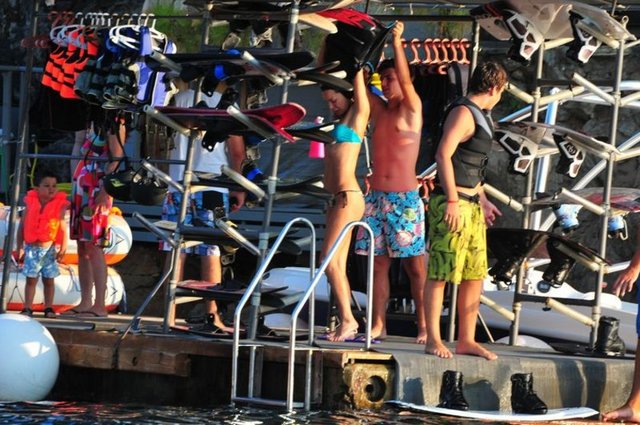 Bundan sonra da dost kalıp görüşmeye devam edeceğiz.