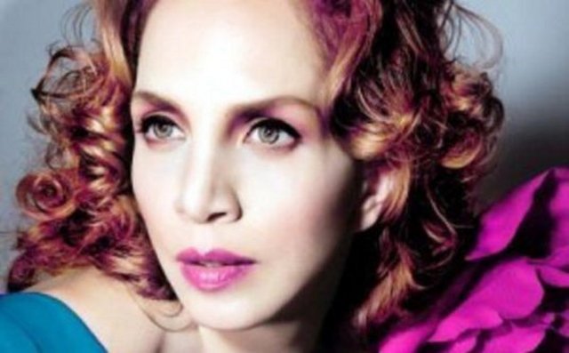 SERTAB ERENER - Şarkıcı Sertab Erener ve sevgilisi Demir Demirkan'ın mortgage (ipoteğe dayalı uzun vadeli gayrimenkul satın alma sistemi) danışmanlığı ve inşaat alanında faaliyet gösteren bir şirketi var. Daha önceleri kendi mesleklerine yakın işlerde ticaret yapan ikili, gayrimenkul alanında da hızla ilerliyor.