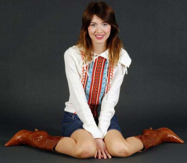 NEFİSE KARATAY - Gökçeada`da ev, Erenköy`de daire, Range Rover cip. -