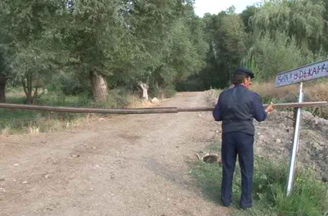 Köye çocuk oyun parkları kurdurduğunu, keklik, sülün, tavus kuşunun da bulunduğu "hayvanat bahçesi" yaptığını anlatan Keleş, "Amacım, köyüme hizmet etmektir. Yaklaşık 29 yıldır köyün muhtarlık görevini yapıyorum. Bu nedenle köyümün güvenliği ve huzuru için bu uygulamayı başlattım" ifadelerini kullandı.