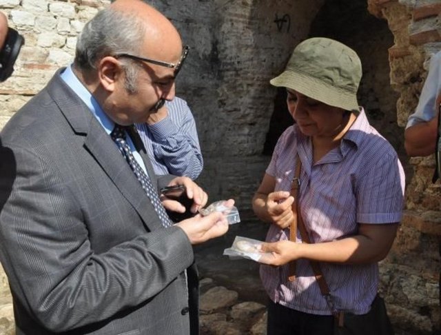 Sinop Balatlar Kilisesi'nde yapılan kazı çalışmalarında Hz. İsa'ya ait olduğu tahmin edilen içerisinde kutsal emanetlerin saklandığı sandık bulundu.