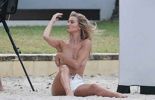Rosie Huntington gerçekleştirdiği çekim için: "Hava muhteşem değildi, hatta oldukça rüzgarlıydı ama biz çekimler sırasında çok eğlendik."dedi.