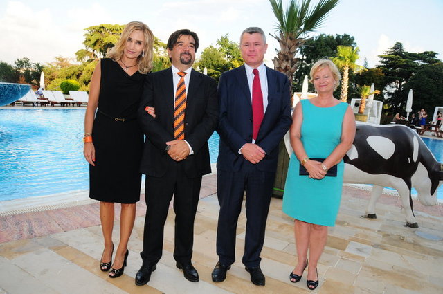 MONİKA SCHUMUTZ, YILDIRIM KIRGÖZ, JOHN - AGNESSEZİA RUHOFF