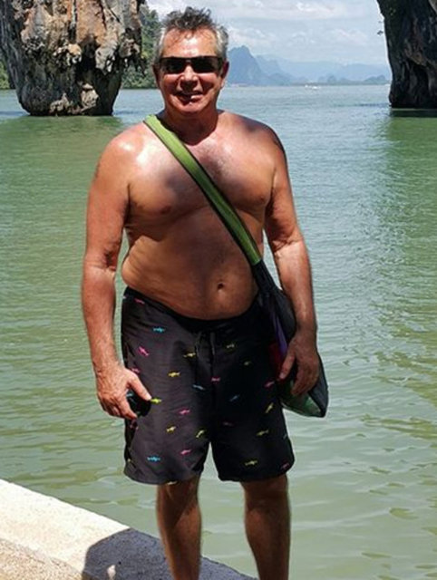 Tayland'da enerji depoladıktan sonra 3 gün Bangkok'ta kaldığını söyleyen usta sanatçı, iklimin 30 derece civarında olduğunu belirterek fiyatların Türkiye'ye göre çok daha ucuz olduğunu söyledi.