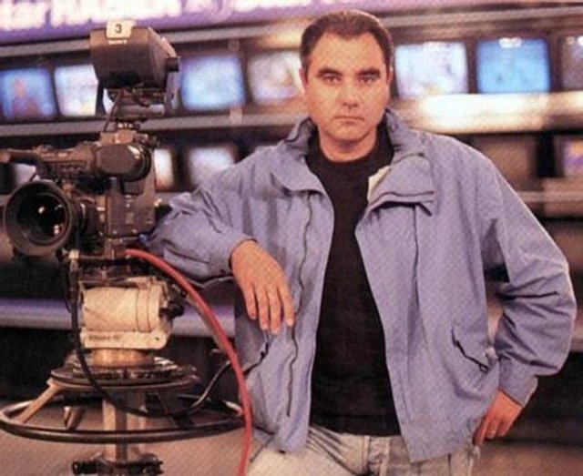 Ben Sadettin Teksoy" cümlesiyle seyircinin hafızasına yerleşen Teksoy, programı boyunca kuşaklar boyu unutulmayacak işlere imza attı.