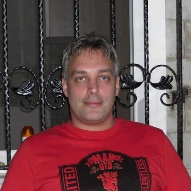 Adler şimdilerde bir pazarlama şirketinde çalışıyor.