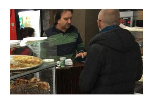 Murat Taşdemir'i kasada görünce  'oh olsun' dediniz mi? sorusuna,  'Fotoğrafı gördüm. Hayır demedim. Sonuçta ekmeğini taştan çıkarıyor' diyen Alkan şöyle devam etti: