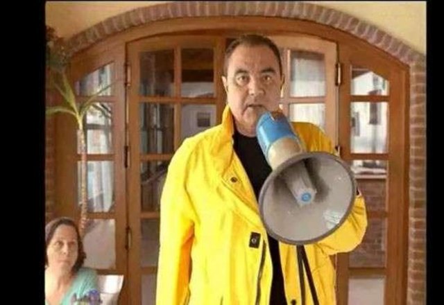 Fakat şöhret uzun sürmedi.En son bir yapım şirketi kuran Teksoy istediği başarıyı elde edemedi.