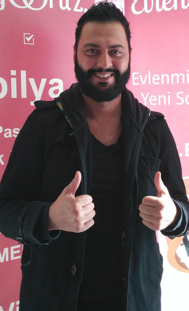 Köfteci açmıştım, sonra kapandı orası. Para kaybetmedim, askine kazandım. Şimdi yarışmalara çıkanlar bizim yaptığımız hataları yapmasınlar. Akarken doldursunlar. Her gün bir programa çıktım, beş kuruş almadım.