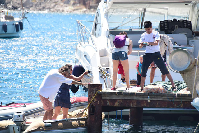 Ailesiyle yemek yiyen Büber'in keyfinin yerinde olduğu görülmüştü. (Makaron)
