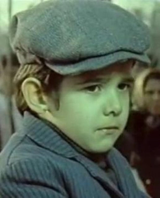 O dönem Tarık Akan ve Halit Akçatepe'nin başrolünü oynadığı filmde 'Kahraman' karakterine hayat veren Kahraman Kıral'ın artık kameralardan uzak bir hayatı var.