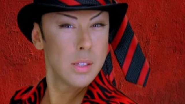 ZOR KURTULDU  VJ Bülent olarak bilinen TV'de müzik programı sunucusu Bülent Çarıkçı, geçtiğimiz günlerde Şişli'de bulunan ikametine doğru gece yarısı yürüdüğü sırada Abide-i Hürriyet Caddesi üzerinde iki motosikletli tarafından yolu kesilmişti.