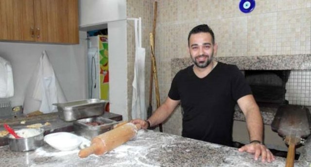 Yeni Asır'ın haberine göre, İzmir'in Güzelbahçe ilçesinde pide salonu işletmeciliği yapıp, 20 kişiye de iş imkanı sağlıyor.
