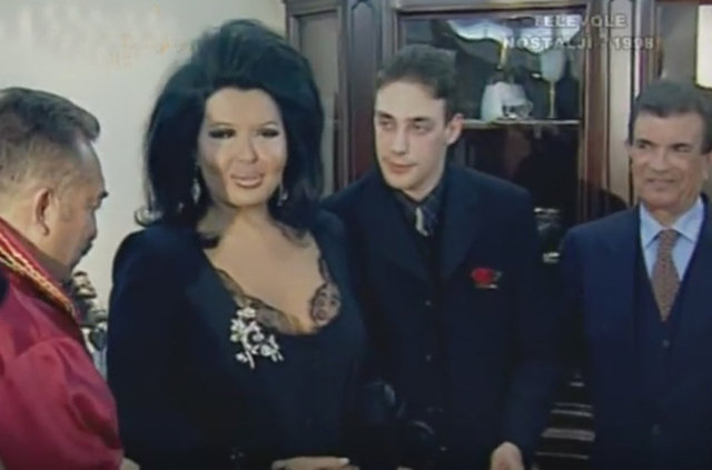 Bu zaman içinde Cem Adler'in değişimi görenleri şaşırttı.