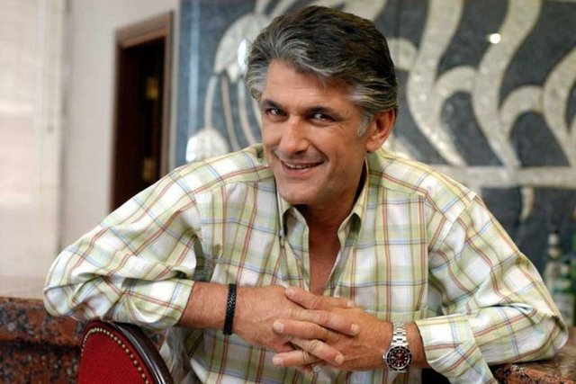 Uzun süredir yurt dışında yaşayan Kalav, Yada Beach'te sıcak havanın tadını çıkardı.