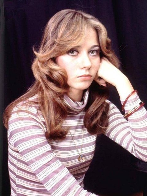 Daha sonra Münir Özkul ile Adile Naşit'in başrollerini paylaştığı filmlerde mahzun duruşlu genç kız karakterlerini canlandırdı.