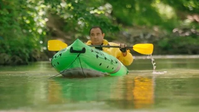 Teksoy, bir alışveriş sitesinin reklam filmi için kamera karşısına geçti.