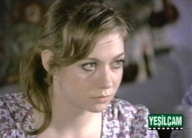 Sonra Türkiye'nin ilk yerli dizisi olan Aşk-ı Memnu'nun oyuncu kadrosuna girdi. Aslında Bihter karakteri için düşünülmüştü. Ama yönetmen Halit Refiğ, onu Nihal rolüne uygun gördü.