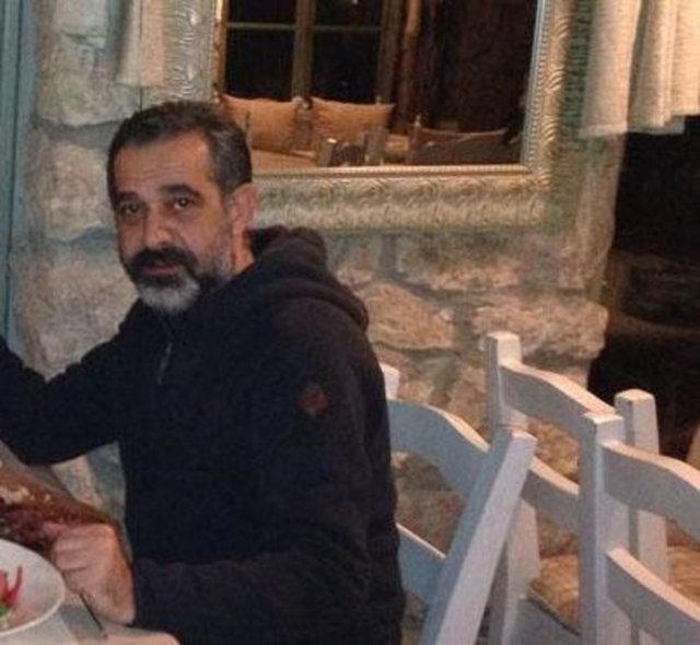 Kahraman Kıral bugün 50'li yaşlarının başında ve bir mobilya şirketinin yöneticisi.