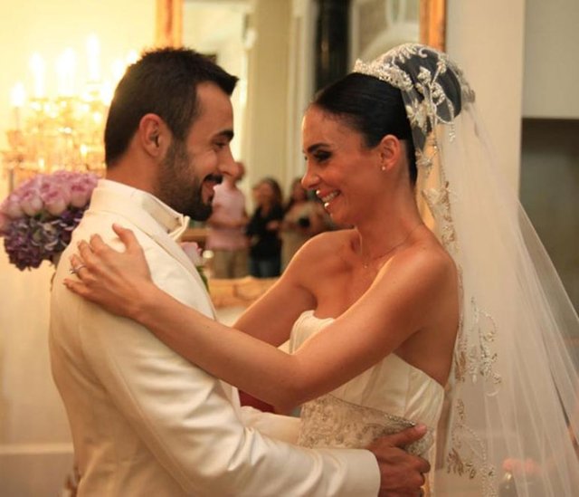 2012 yılında hayatını Çağlar Kılıç ile birleştiren Payende Çizmeci, kendi tasarımı olan Agraf Çanta'nın ilk koleksiyonunu bu yıl satışa çıkardı.