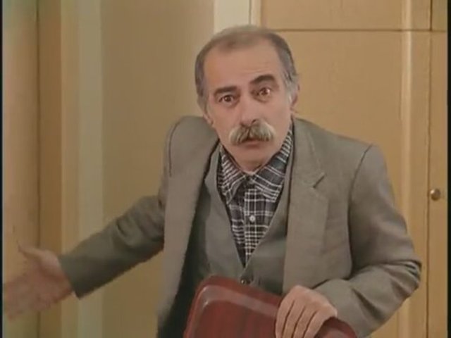 Bizimkiler dizisinde canlandırdığı çaycı Abbas rolüyle hafızalara kazınan oyuncu Hikmet Karagöz, yıllar sonra Bodrum'da ortaya çıktı.