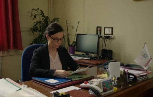Zeynep Kaçar yeni projesinde okul müdüresini canlandırıyor.
