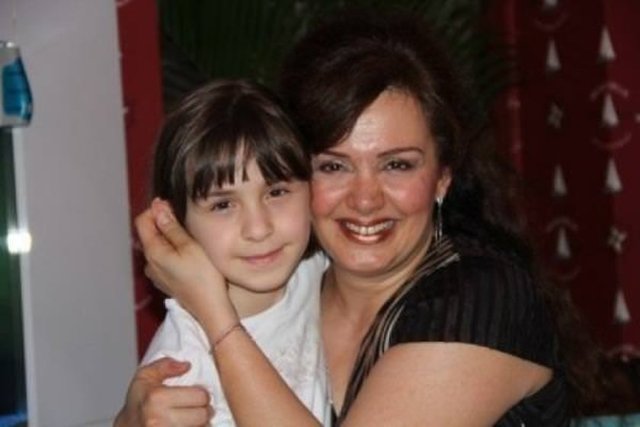 Kızının doğum günü kutlamasındaki halini görenler Esra Ceyhan'ı tanımakta zorluk çekti.